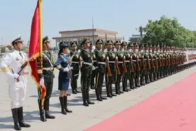 军装穿成最帅，军被也要叠成最美图片