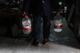 7旬老人拾荒为孙女报补习班 来济南十年仅买3身衣服图片