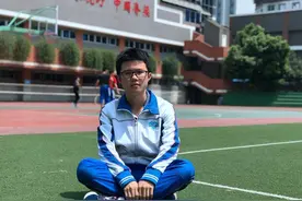 哈哈哈哈笑岔气！学校课本剧表演，男生手动扇泡泡制造舞台效果图片