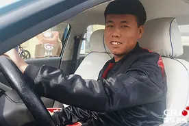 路见女孩摔倒命悬一线 秦皇岛市的哥 “生死时速”救人图片