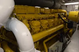 几千匹马力的拖轮发动机长啥样，跑了一辈子的老船员也未必见过