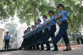 空工大新生入学军训 我们在西安接受祖国检阅图片