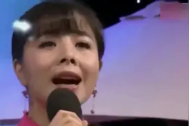 王二妮近照曝光，草根逆袭做了大官，她的奢侈生活赶上李湘了