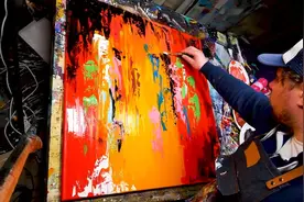 牛人教你如何做一幅抽象的画，原来是这样做出来的？视频封面