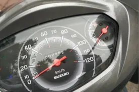 铃木优友才跑了64公里油表就到红线了，一看油箱结果还有好多油视频封面