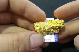 招财的黄金貔貅戴在手上到底是头朝里，还是朝外呢？