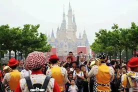 如何在人山人海中玩出VIP的感觉，这篇上海迪士尼攻略不可不收藏！图片