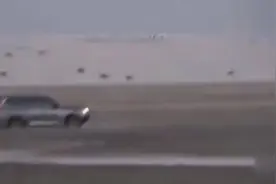 中东土豪怒豁新买的雷克萨斯LX570 沙地极限漂移！视频封面