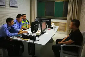 济南机场一网约车司机被查 随车携带刀具电击器辣椒水图片