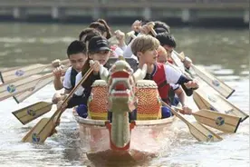 龙舟赛后陈赫崩溃大哭，鹿晗怀抱拍头安慰 网友：反差萌太可爱了图片
