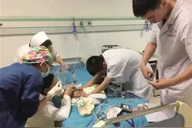 早产儿转院途中心脏骤停 急救惊心动魄图片