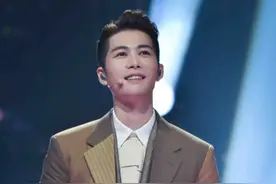 陈学冬挑战费玉清经典《天上人间》戏曲风格备受好评图片