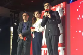 张靓颖冯轲合体亮相 与王铮亮组成“铁三角”图片