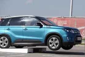 铃木维特拉22厘米跳跃测试，看看底盘功底怎么样视频封面