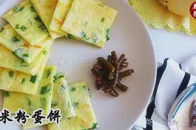有没有试过用粘米粉做蛋饼呢，和麵粉做蛋饼有不一样的味道