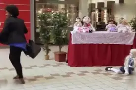 国外恶作剧：小女孩布娃娃，吓人恶搞！视频封面