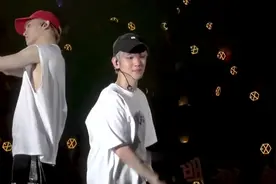 边伯贤在舞台超级活跃 最近都在放飞自我