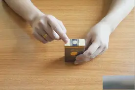 白抽了几十年的烟，软包装香烟这样开才正确，干净卫生又有面子