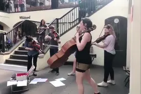 「布麋鹿」街头演奏《加勒比海盗》主题曲 超好听！