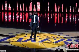 科比两件球衣同时退役 “再不会有另一个他了”图片