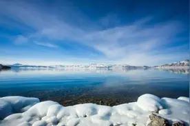 天山脚下倒挂冰凌似“卷珠帘”图片