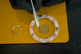 太帅了！牛人用简单材料制作钢铁侠方舟反应堆