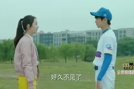 有美女过来学校找王俊凯，王源：她是谁啊，笑的这么开心，哈哈视频封面