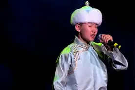 乌达木在加拿大演出，一首草原歌曲《奔驰的马》小伙子越唱越好了视频封面