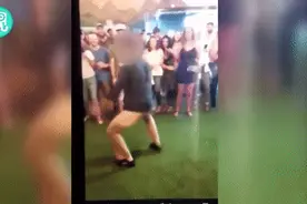 FBI探员酒吧尬舞后空翻：枪掉了，还走火了图片