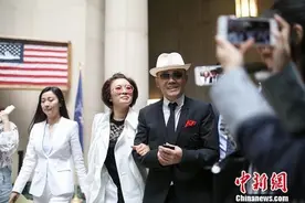 周立波持枪涉毒案结案：四项罪名被撤销 仅罚逾200美元图片
