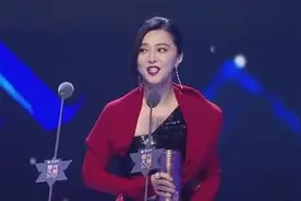 网友偶遇范冰冰刘海很抢镜，路人视角下的她很文艺范视频封面