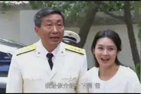 女儿带了男同学回家，当官的父亲看到不高兴了视频封面