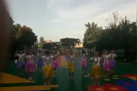 幼儿园教师舞蹈《哇嘎》夏威夷风情