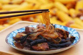 小鸡炖蘑菇图片