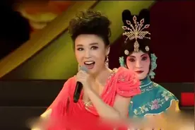 55岁吴琼生活近照，嫁小15岁老公，热衷公益，可惜至今无孩子！视频封面