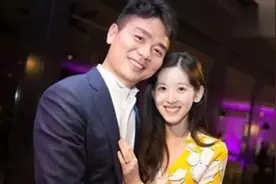 奶茶妹妹生了女儿！刘强东承认与原配有个儿子，已经11岁了视频封面