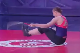 坐着跳绳：大美女1分钟跳108下打破吉尼斯纪录视频封面