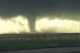 盘点世界各地不易看到的龙卷风，人在大自然中是很渺小的图片