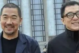 盘点娱乐圈有故事的明星合影，成龙和张国立笑得心酸图片