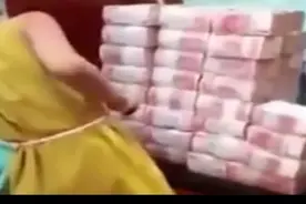 钱的知识：上千万的现金体积有多大？看看壕姐是如何清点的。