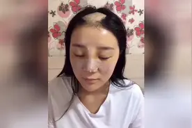 刘娇娇上演电钻吃玉米后，头发还没长出来你这鼻子又是怎么啦？视频封面