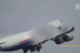 747-8F震撼起飞凝结云图片