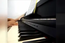 记得第一次看这首歌的MV时，就感动的哭了，真的太好听了！