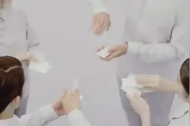 100个人在一起怎么交换名片？真的可以做到