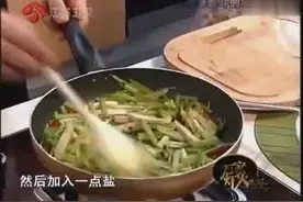 厨房学堂：芹菜炒香干，仅靠一招清香脆嫩不塞牙！图片