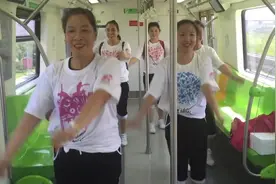 北京地铁惊现广场舞大妈嗨跳神曲视频封面