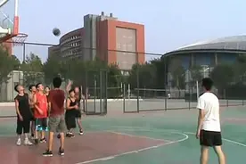 打个球全是走步？国内野球场走步演示你出现过吗？图片