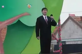 朱之文乡村大舞台演唱《我爱这蓝色的海洋》，中气很足哇图片