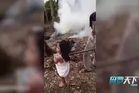 好有爱呀  菲律宾5岁女童 每天接送盲人 爸爸上下班视频封面