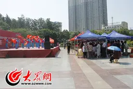 山东菏泽第5届广场舞大赛老年大学舞蹈队夺冠图片